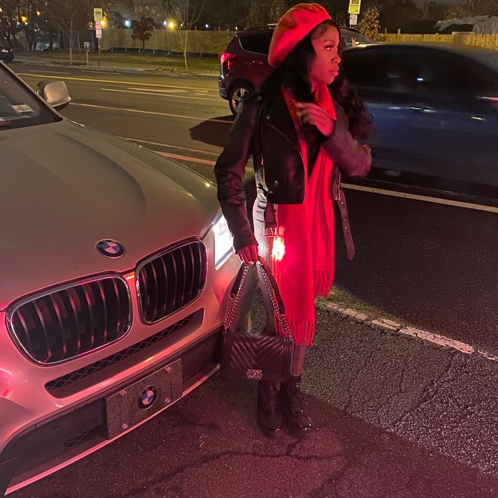 Meet your Posher, Tayler